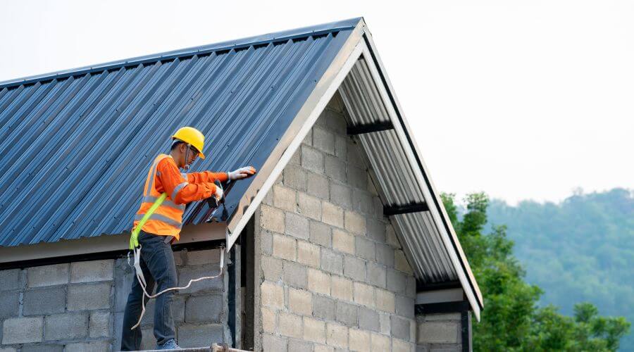 Professional gutter cleaning in Kennard, NE